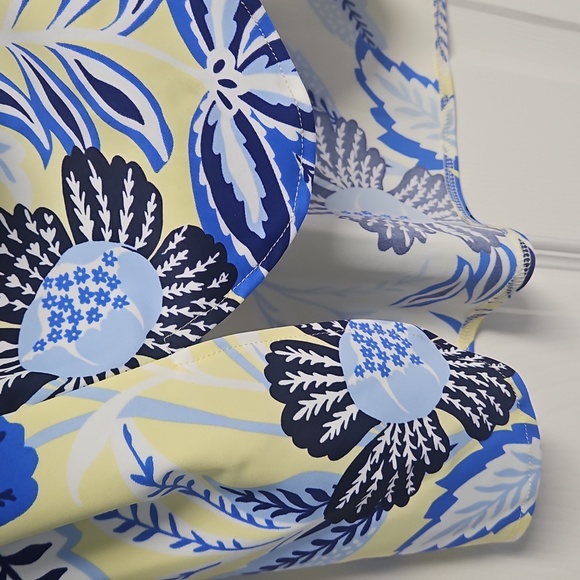 Jude Connally Long Sleeve V-neck Collar Tunic: Blue/Yellow Floral: Size- L - Picture 5 of 15